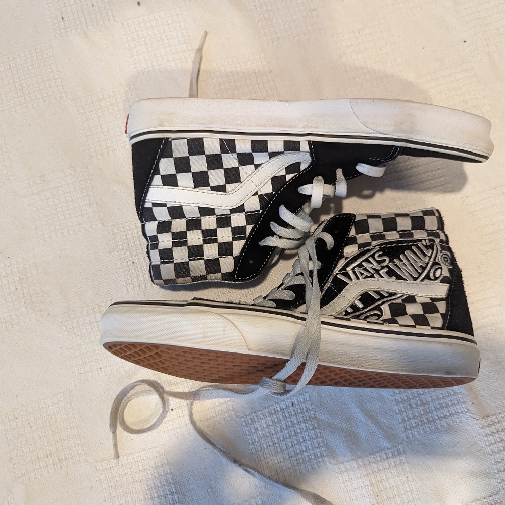 Vans Off the wall checkered medium men's eight women's 9.5